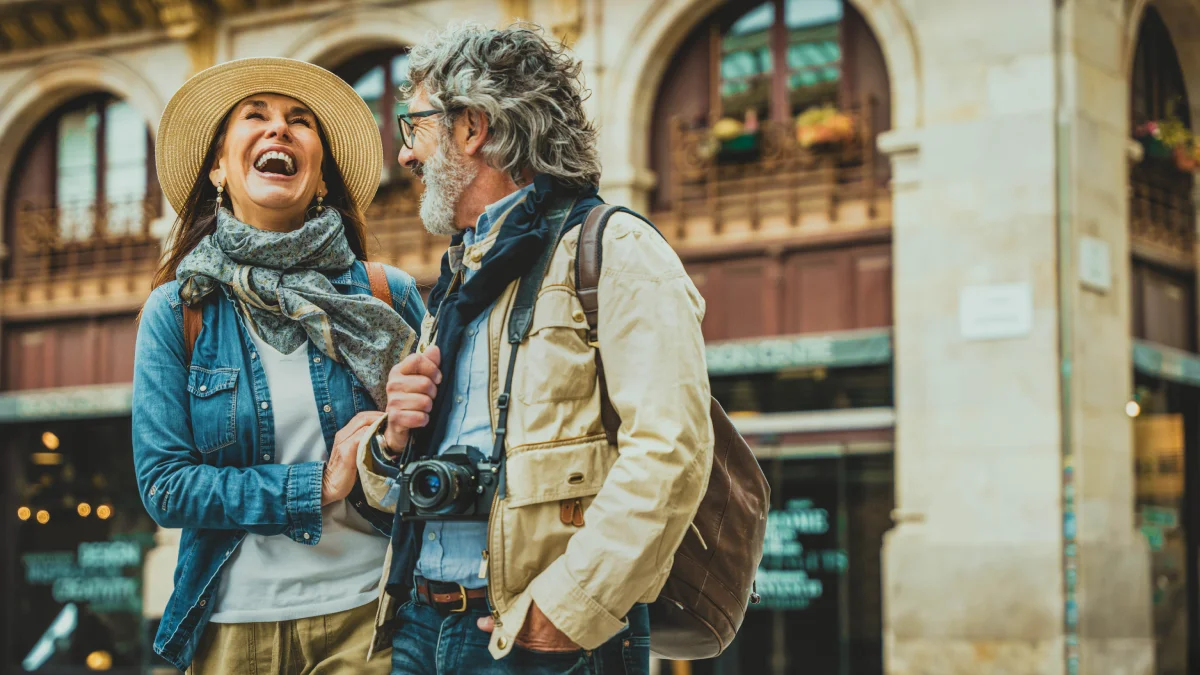 A couple of expats after having learned why move to Europe and how.
