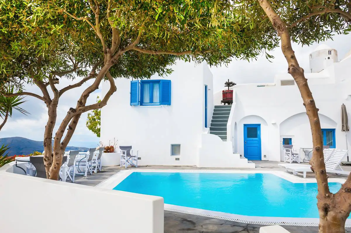 House with a pool in Santorini - perfect example of an asset investment opportunity.