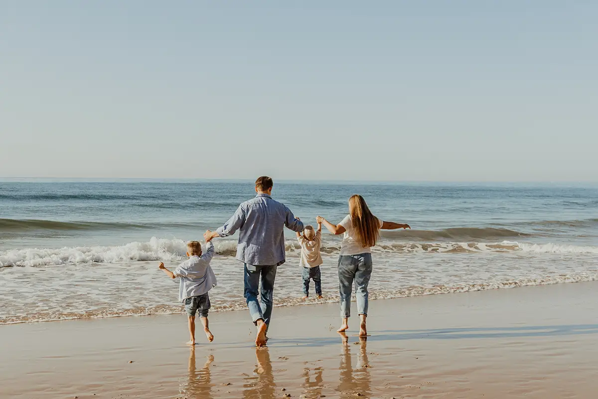 Happy expat family on a reunification visa.